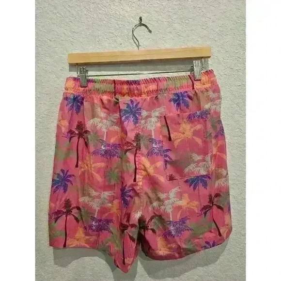 Wesc pink men's shorts sz medium - Picture 3 of 3